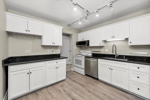 Tiny photo for 7100 W 95th Street #312, Oak Lawn, IL 60453 (MLS # 12513751)