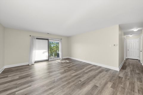 Tiny photo for 7100 W 95th Street #312, Oak Lawn, IL 60453 (MLS # 12513751)