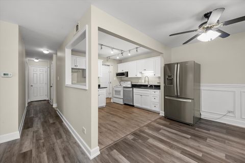 Tiny photo for 7100 W 95th Street #312, Oak Lawn, IL 60453 (MLS # 12513751)