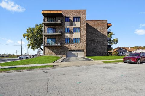 Tiny photo for 7100 W 95th Street #312, Oak Lawn, IL 60453 (MLS # 12513751)