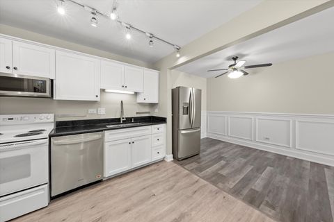 Tiny photo for 7100 W 95th Street #312, Oak Lawn, IL 60453 (MLS # 12513751)