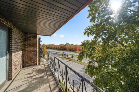 Tiny photo for 7100 W 95th Street #312, Oak Lawn, IL 60453 (MLS # 12513751)