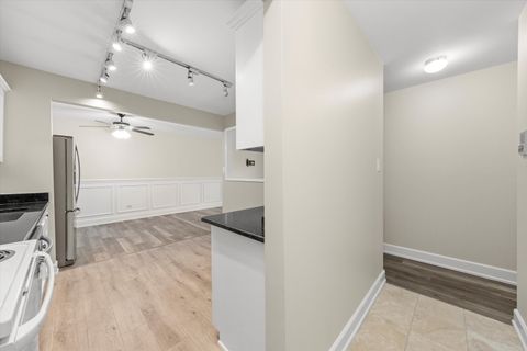 Tiny photo for 7100 W 95th Street #312, Oak Lawn, IL 60453 (MLS # 12513751)