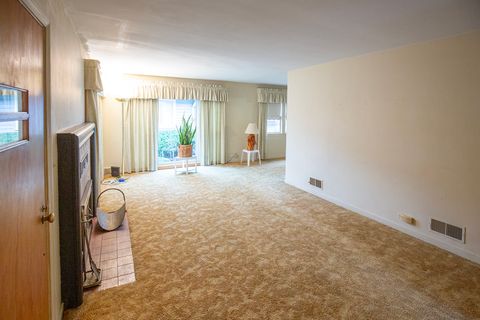 Tiny photo for 136 S Wisconsin Avenue, Villa Park, IL 60181 (MLS # 12522038)