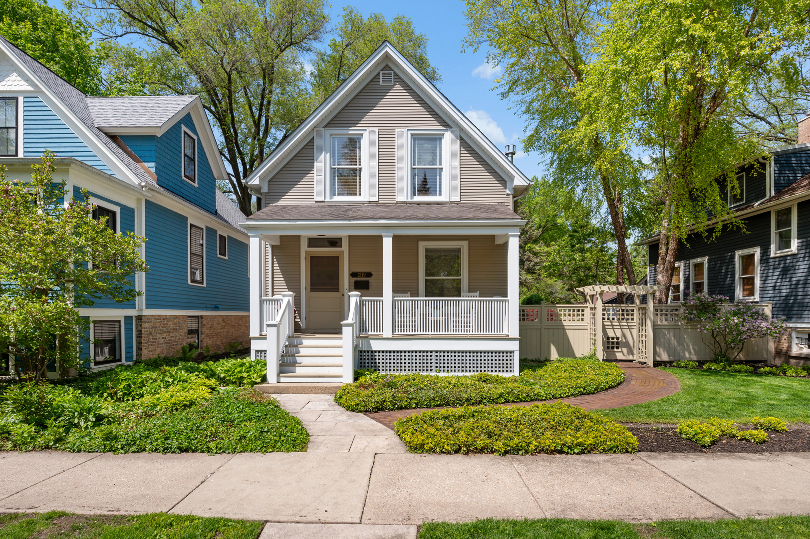 1319 Leonard Place