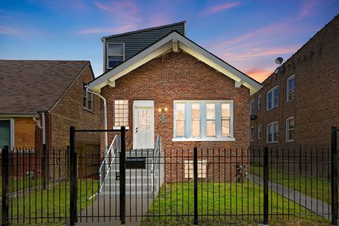 Photo of 5068 W Congress Parkway, Chicago, IL 60644 (MLS # 12561505)