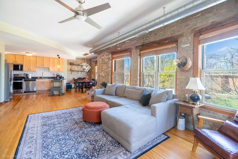 Tiny photo for 1231 W Greenleaf Avenue #2, Chicago, IL 60626 (MLS # 12623386)