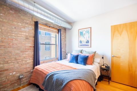 Tiny photo for 1231 W Greenleaf Avenue #2, Chicago, IL 60626 (MLS # 12623386)