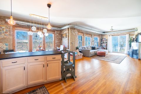 Tiny photo for 1231 W Greenleaf Avenue #2, Chicago, IL 60626 (MLS # 12623386)