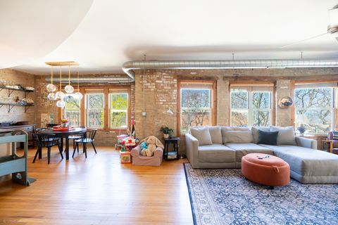 Tiny photo for 1231 W Greenleaf Avenue #2, Chicago, IL 60626 (MLS # 12623386)