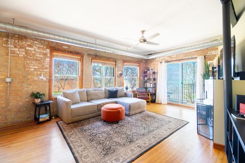 Tiny photo for 1231 W Greenleaf Avenue #2, Chicago, IL 60626 (MLS # 12623386)