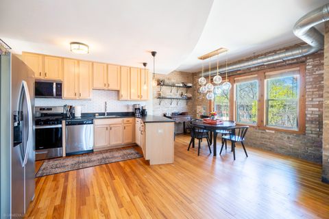 Tiny photo for 1231 W Greenleaf Avenue #2, Chicago, IL 60626 (MLS # 12623386)
