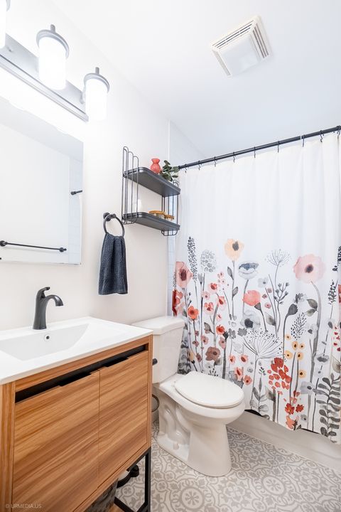 Tiny photo for 1231 W Greenleaf Avenue #2, Chicago, IL 60626 (MLS # 12623386)
