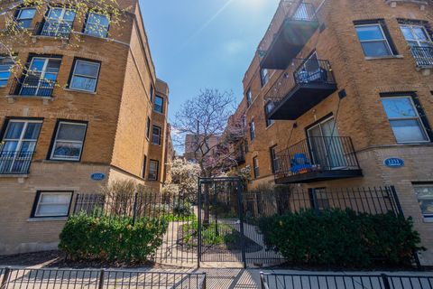 Photo of 1231 W Greenleaf Avenue #2, Chicago, IL 60626 (MLS # 12623386)