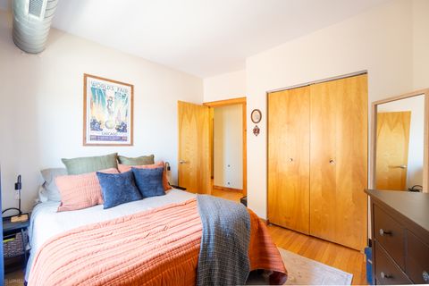 Tiny photo for 1231 W Greenleaf Avenue #2, Chicago, IL 60626 (MLS # 12623386)