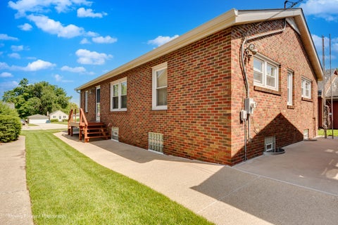 Tiny photo for 1703 Cora Street, Crest Hill, IL 60403 (MLS # 12684055)