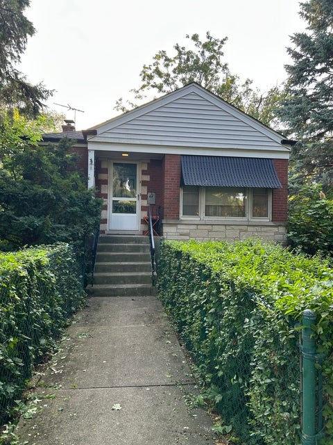 Tiny photo for 7030 N Ionia Avenue, Chicago, IL 60646 (MLS # 12703847)