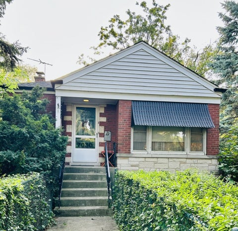 Photo of 7030 N Ionia Avenue, Chicago, IL 60646 (MLS # 12703847)