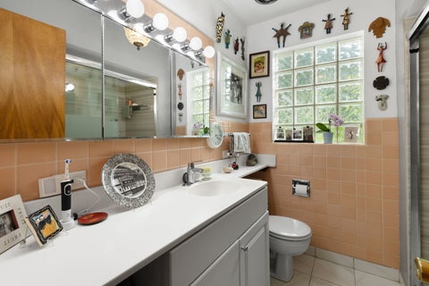 Tiny photo for 7030 N Ionia Avenue, Chicago, IL 60646 (MLS # 12703847)