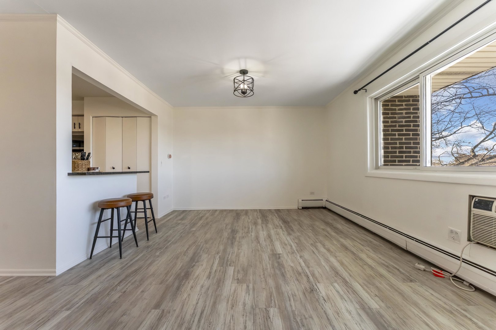 10015 Beverly Drive 404