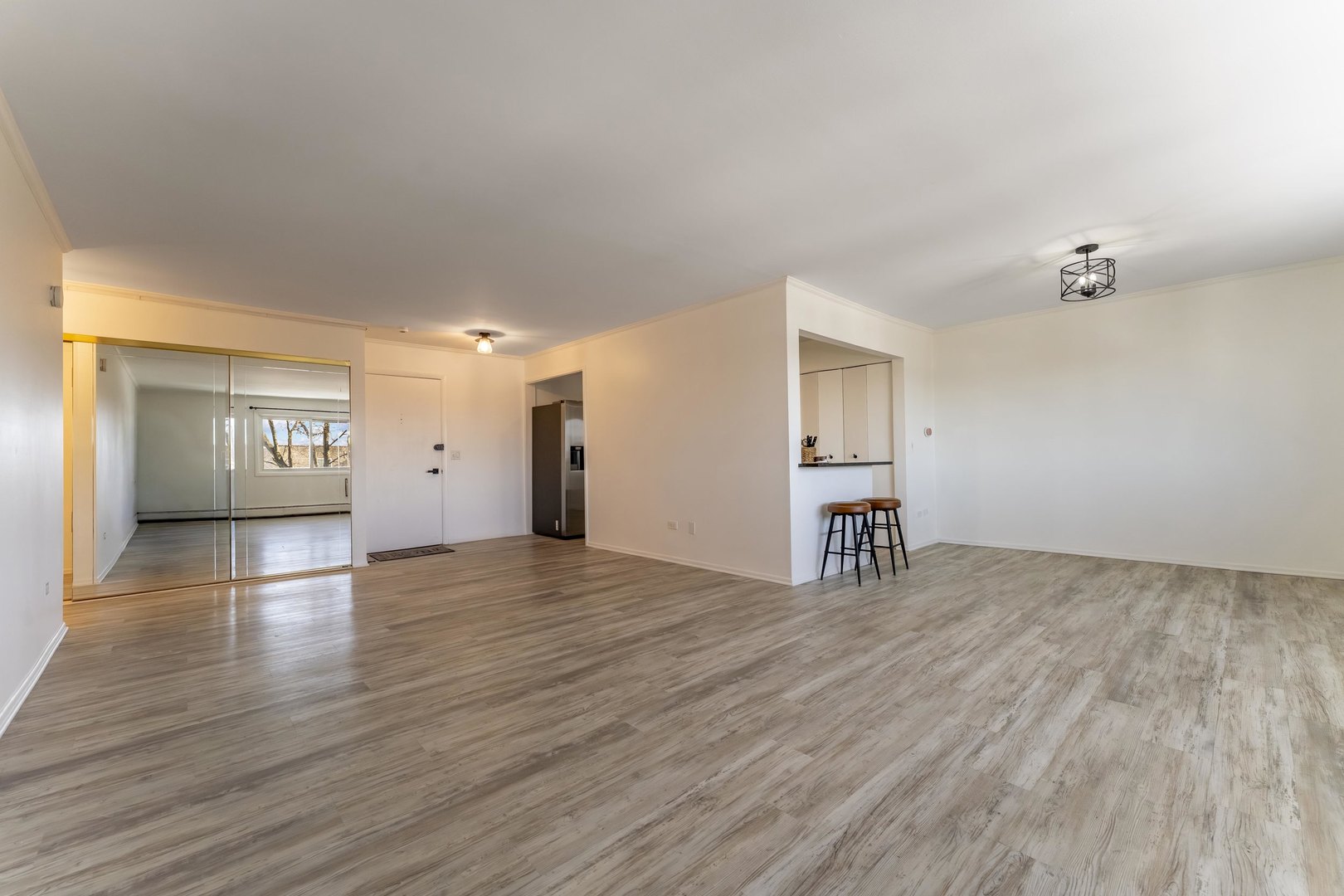 10015 Beverly Drive 404