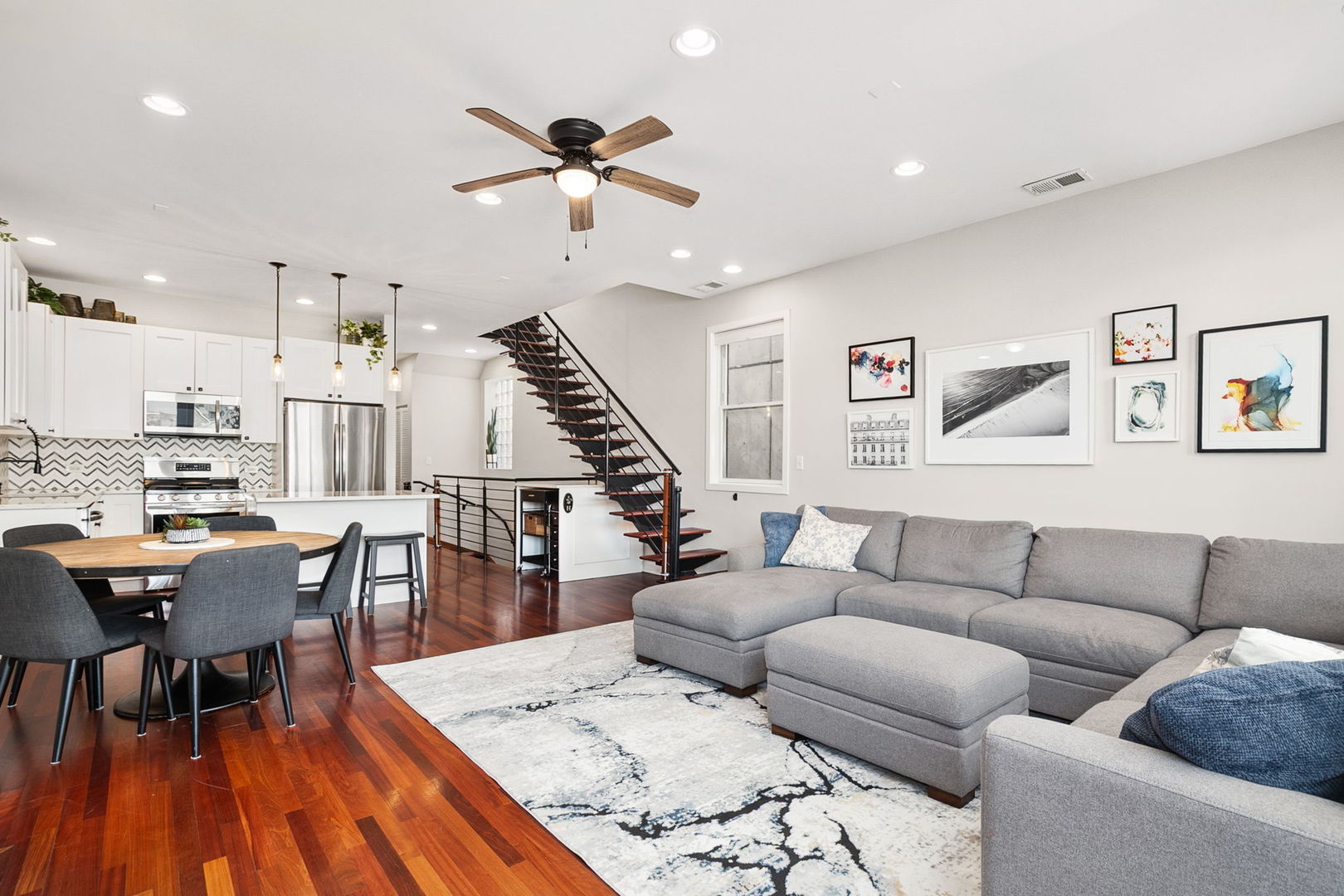 1251 N Bosworth Avenue 3