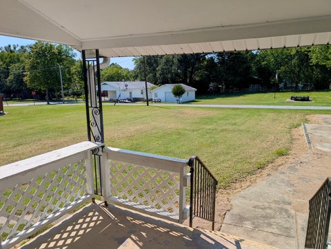 Tiny photo for 1417 S Ledford Street, Harrisburg, IL 62946 (MLS # 12762937)