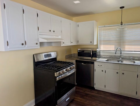 Tiny photo for 1417 S Ledford Street, Harrisburg, IL 62946 (MLS # 12762937)