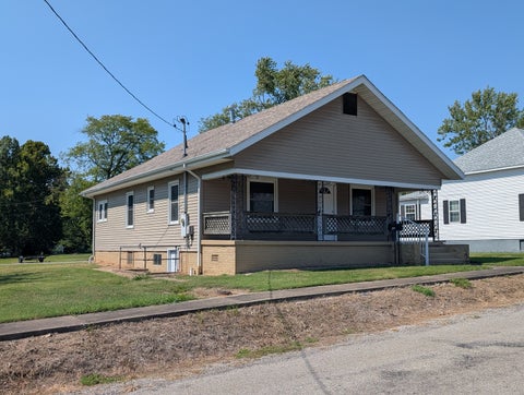 Tiny photo for 1417 S Ledford Street, Harrisburg, IL 62946 (MLS # 12762937)