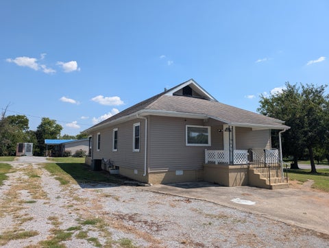 Tiny photo for 1417 S Ledford Street, Harrisburg, IL 62946 (MLS # 12762937)