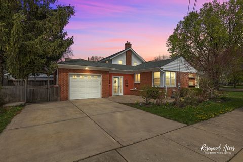 902 W Downer Place Aurora IL 60506