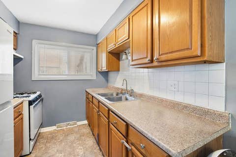 Tiny photo for 1424 W 115th Street, Chicago, IL 60643 (MLS # 12663917)