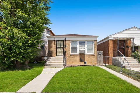 Photo of 1424 W 115th Street, Chicago, IL 60643 (MLS # 12663917)