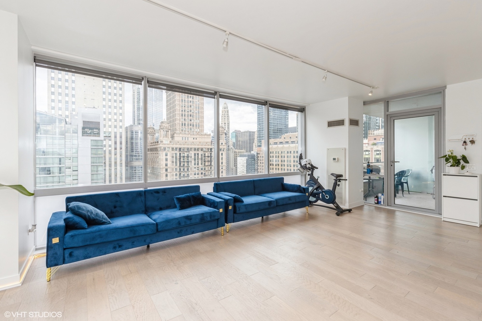 8 E Randolph Street 2005
