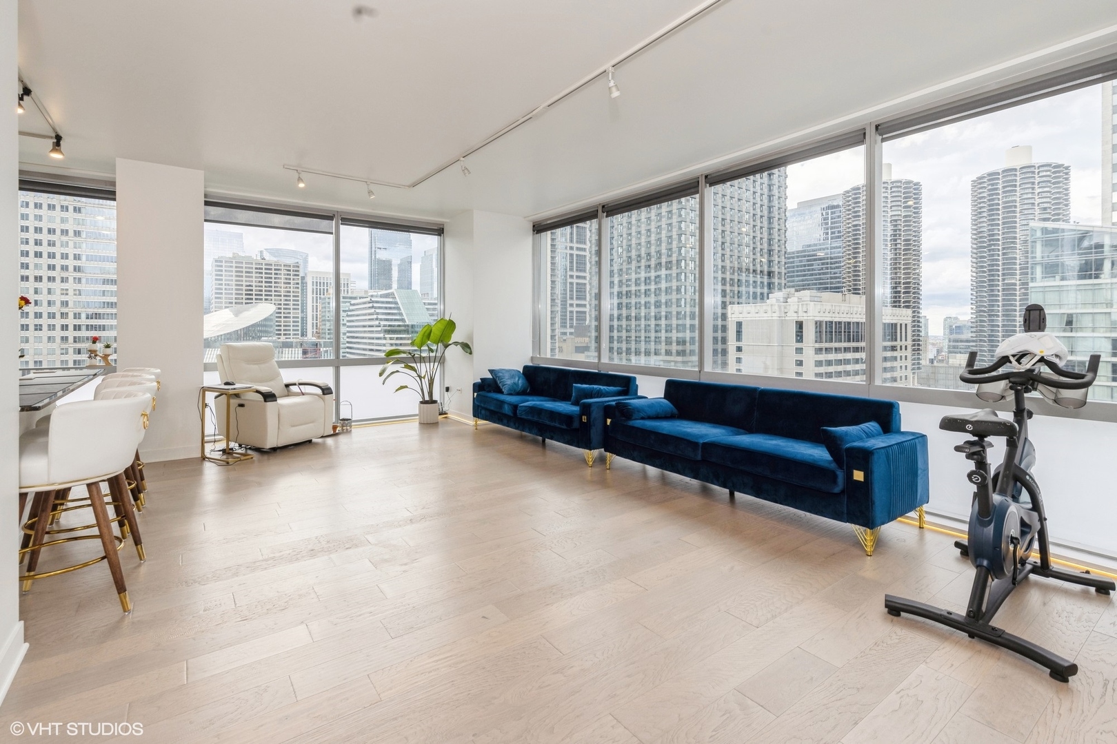 8 E Randolph Street 2005