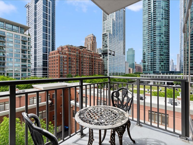 1322 S Prairie Avenue 613