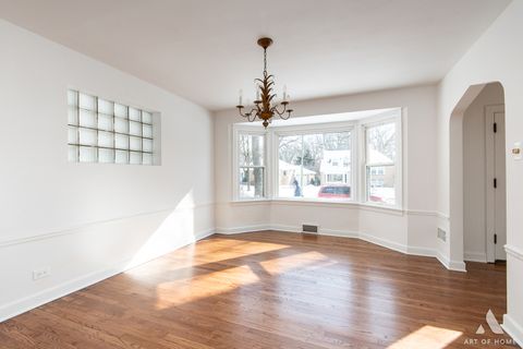 Tiny photo for 6908 N Mendota Avenue, Chicago, IL 60646 (MLS # 12556613)