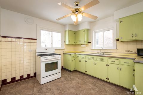 Tiny photo for 6908 N Mendota Avenue, Chicago, IL 60646 (MLS # 12556613)