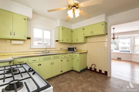 Tiny photo for 6908 N Mendota Avenue, Chicago, IL 60646 (MLS # 12556613)