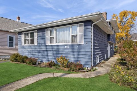 Photo of 602 Prairie Avenue, Downers Grove, IL 60515 (MLS # 12572922)