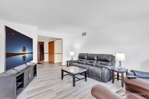 Tiny photo for 111 Brookside Drive, Glendale Heights, IL 60139 (MLS # 12624628)