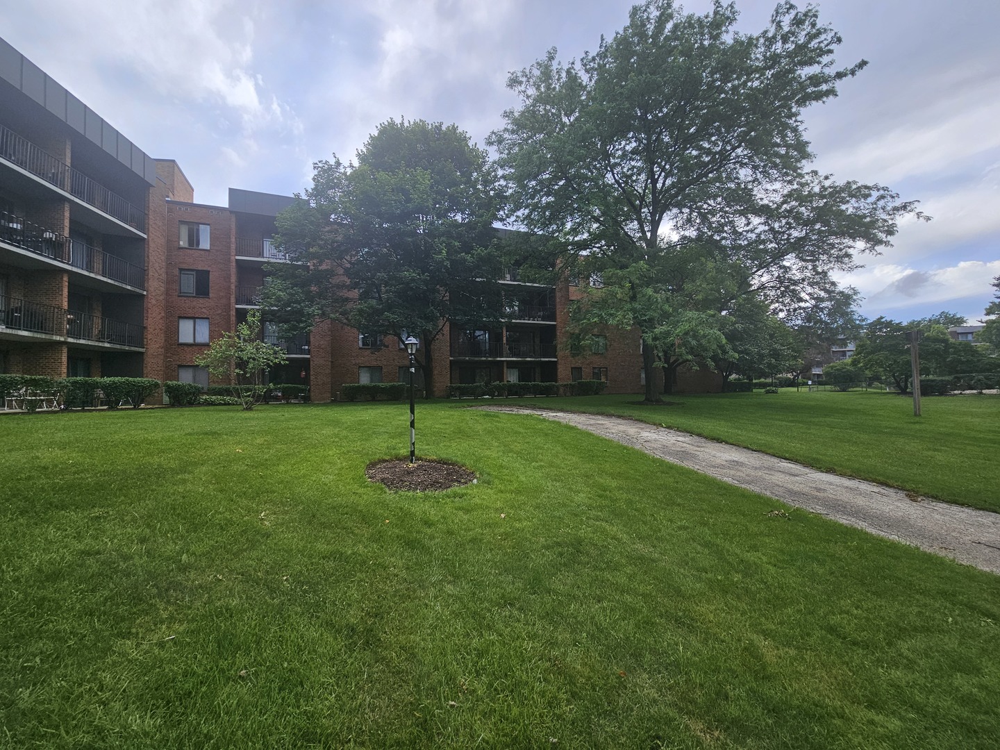 950 E Wilmette Road 401