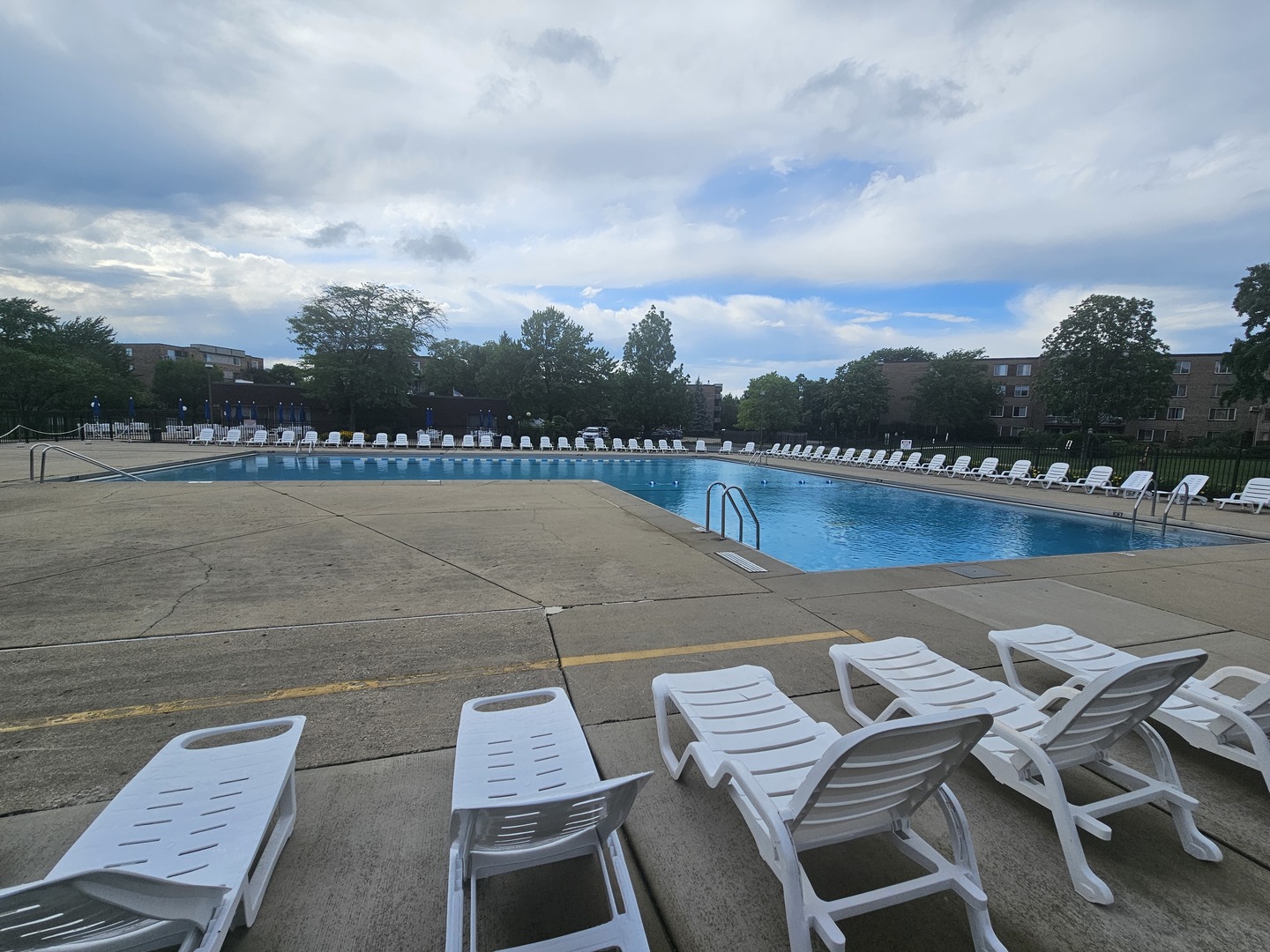 950 E Wilmette Road 401