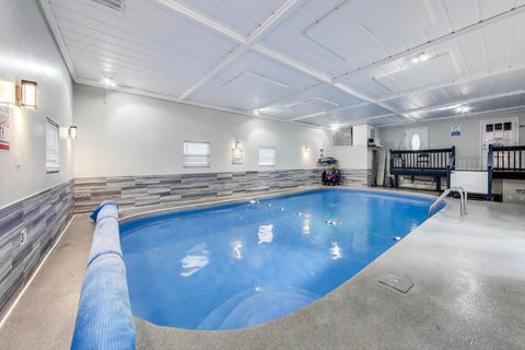 Tiny photo for 32362 N PINE Avenue, Grayslake, IL 60030 (MLS # 12655508)
