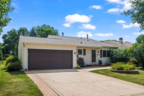 Photo of 1833 S Lincoln Street, Lombard, IL 60148 (MLS # 12713830)