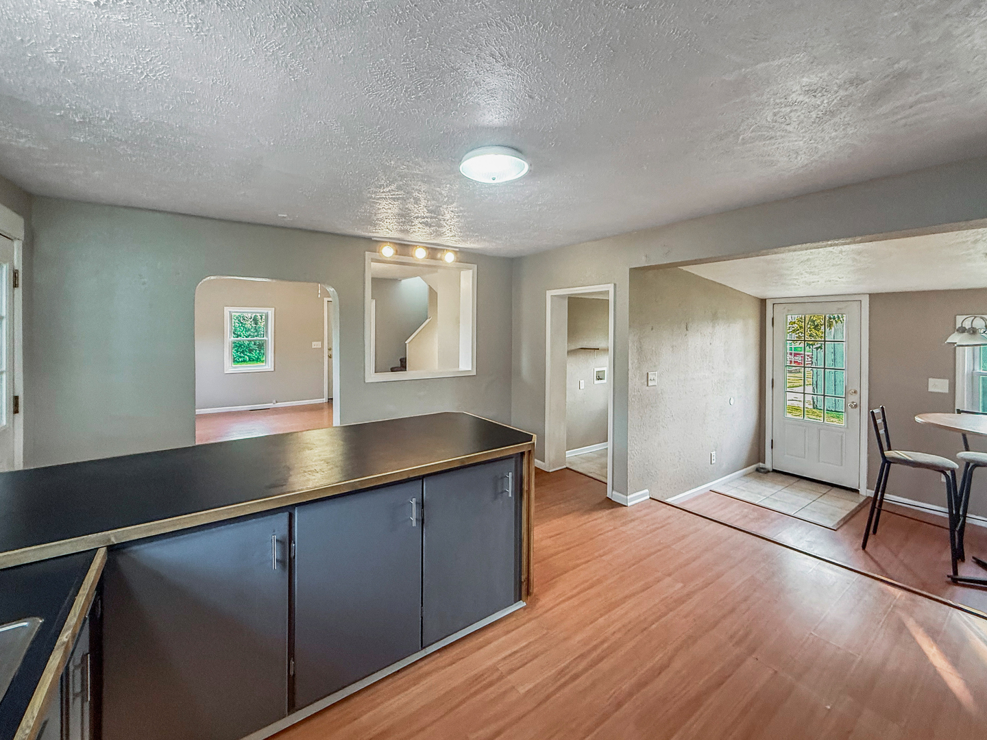 425 W Grove