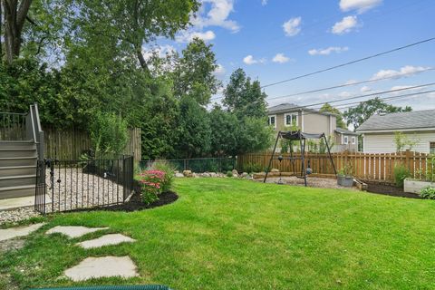 Tiny photo for 824 N Ridge Avenue, Arlington Heights, IL 60004 (MLS # 12681366)