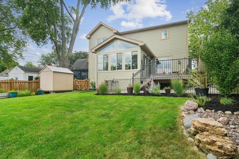 Tiny photo for 824 N Ridge Avenue, Arlington Heights, IL 60004 (MLS # 12681366)