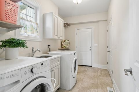 Tiny photo for 824 N Ridge Avenue, Arlington Heights, IL 60004 (MLS # 12681366)