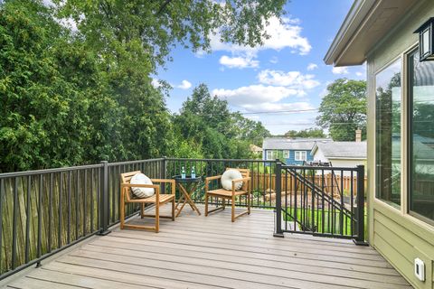Tiny photo for 824 N Ridge Avenue, Arlington Heights, IL 60004 (MLS # 12681366)